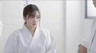 【重口SM】绝对牛人！一字马球杆捅逼逼！